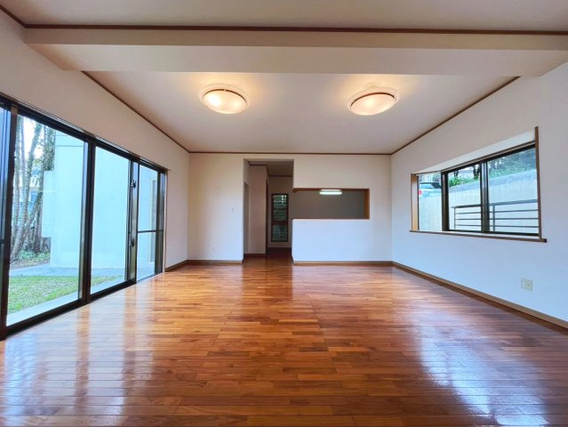 うるま市兼箇段　Kタウン　B号棟の居間・リビング|リビング18.1帖