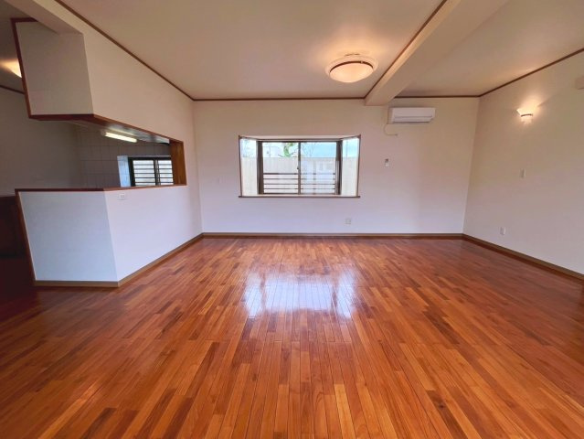 うるま市兼箇段　Kタウン　B号棟の居間・リビング|リビング18.1帖