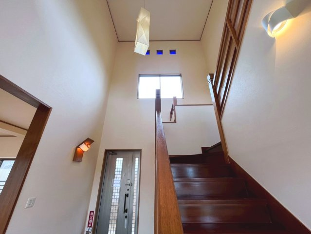 うるま市兼箇段　Kタウン　B号棟の内装|開放的な吹き抜け