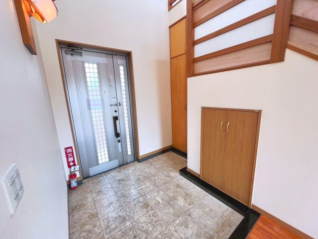 うるま市兼箇段　Kタウン　B号棟の玄関