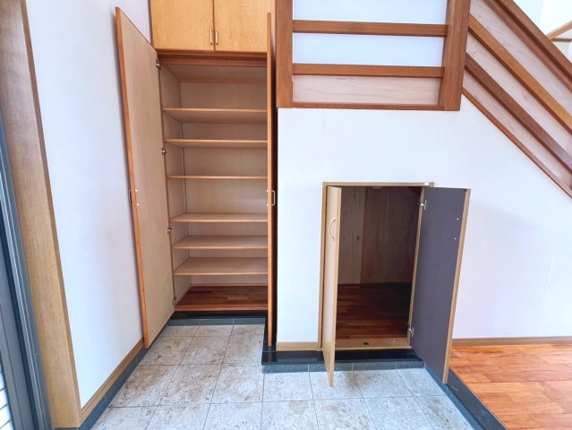 うるま市兼箇段　Kタウン　B号棟の収納|玄関収納