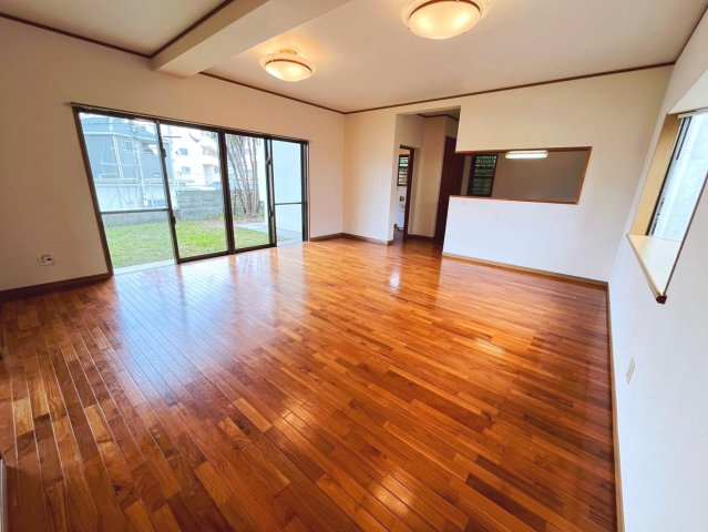 うるま市兼箇段　Kタウン　B号棟の居間・リビング|リビング18.1帖