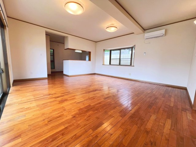 うるま市兼箇段　Kタウン　B号棟の居間・リビング|リビング18.1帖