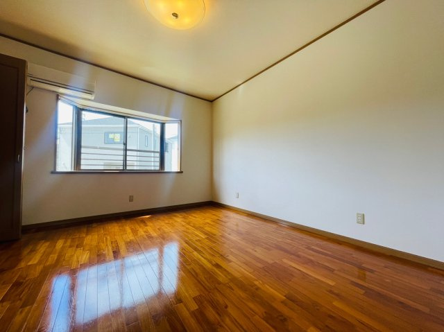 うるま市兼箇段　Kタウン　C号棟の洋室