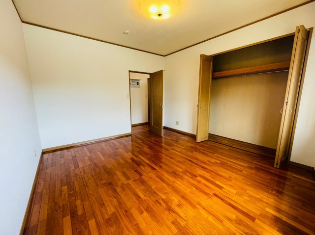 うるま市兼箇段　Kタウン　C号棟の洋室