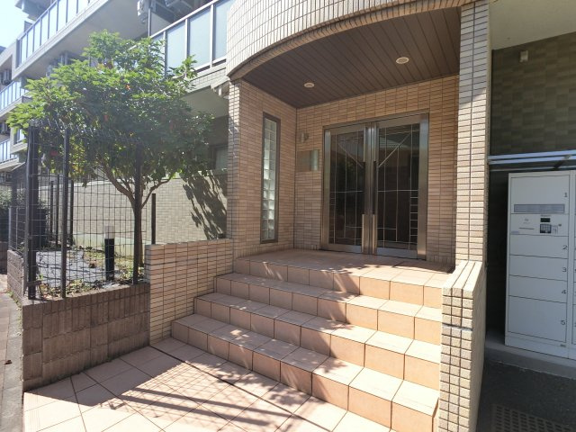 ルクレ津田沼のエントランス