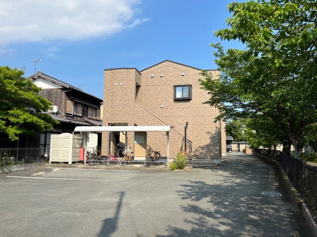 エメラルドA【10,000円キャッシュバック対象物件】のエントランス|ゆとりのあるエントランスです