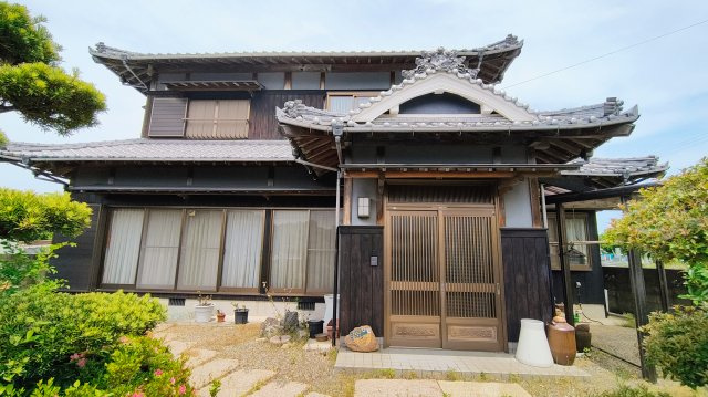 伊予市森　一戸建ての外観