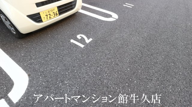 Fleur(フルール） Bの駐車場