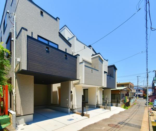 横浜市神奈川区六角橋３丁目の新築一戸建の前面道路含む現地写真|車通りが少ない為、小さなお子様にも安心です。
是非一度、現地へ起こしください。

