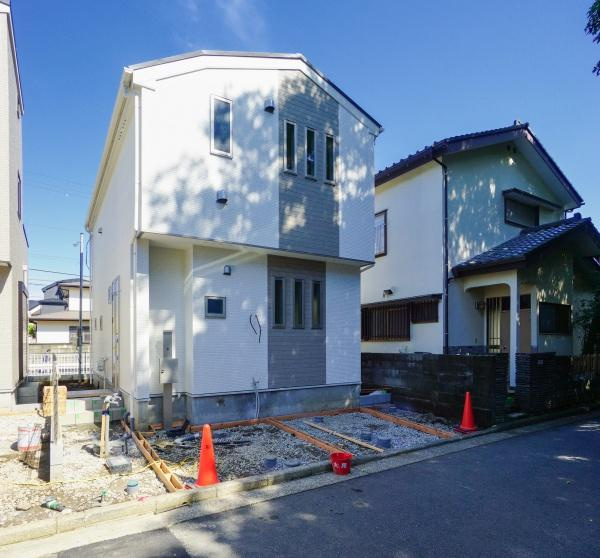 横浜市泉区中田西３丁目の新築一戸建の前面道路含む現地写真|前面道路が広いので、安心して駐車可能です！