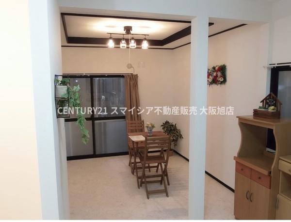 【居間・リビング】 | 羽曳野市はびきの5丁目　収益中古戸建