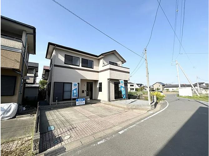 玉村町板井　中古1329の前面道路含む現地写真