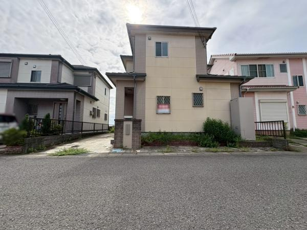 岩出市岡田　中古戸建の前面道路含む現地写真