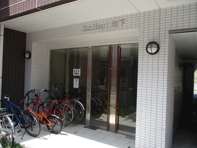 SUN HEART池下のエントランス