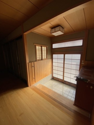 【玄関】 | 水谷3丁目戸建 | 収納もある玄関です