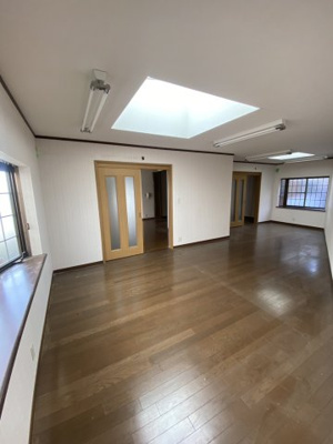 【洋室】 | 水谷3丁目戸建 | 落ち着いた色調の洋室です