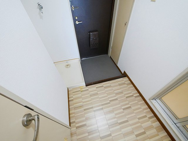 シャトー東九条の玄関|シンプルで使いやすい玄関です