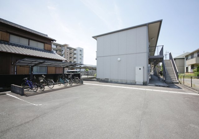 ルーチェ石浜の駐車場
