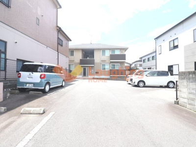 【駐車場】 | セジュールパルティノス | 駐車場に車を止められます