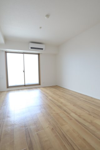 大阪市都島区都島中通３丁目の賃貸マンションの居間・リビング