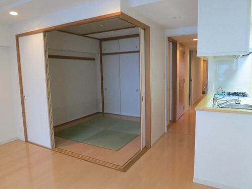 レジディア泉の和室