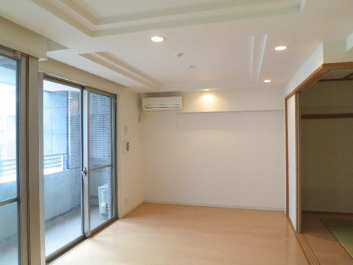 レジディア泉の居間・リビング