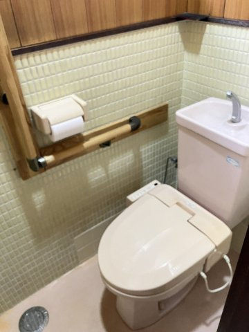 福井市足羽2丁目　オーナーチェンジ中古戸建　のトイレ