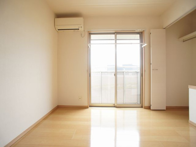 【子供部屋】 | カーサフェリーチェ | 雨の日でもお洗濯物が干せる室内物干し付きです♪