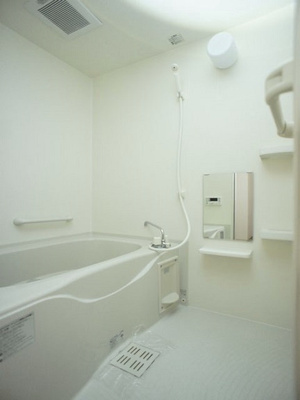 【浴室】 | カーサフェリーチェ | 一年中温かいお風呂に入れる追い炊き機能付きです。