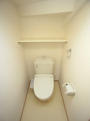 【トイレ】 | カーサフェリーチェ | 温水洗浄暖房便座機能付きです。