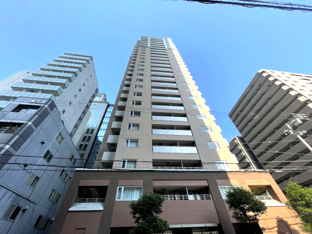 クロスレジデンス大阪新町の外観