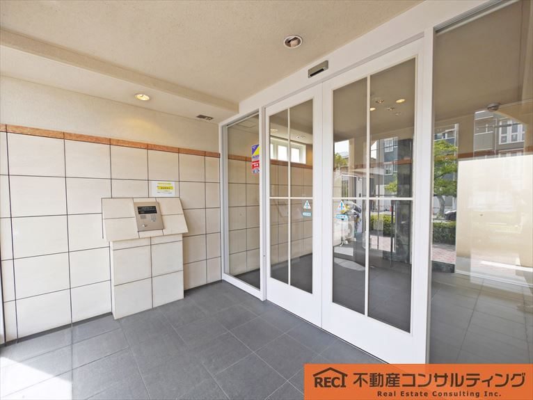 シャルマンフジエミュゼ甲子園のエントランス