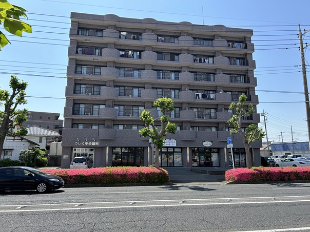 ルミエールアルシェの外観|ロードサイドの１階テナントです