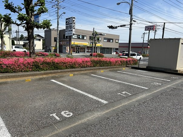 ルミエールアルシェの駐車場|駐車場敷地内に３台分あります