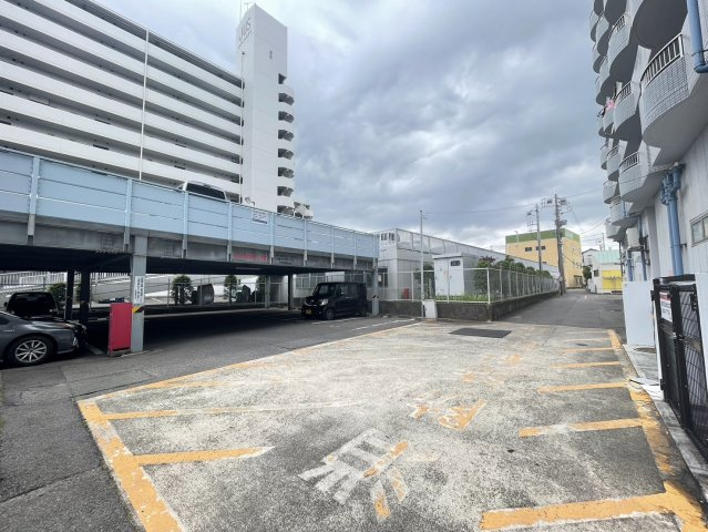 ピボットマンション池下の駐車場