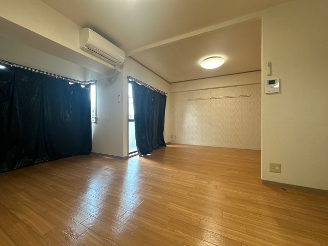 ル・マンド東延末の洋室