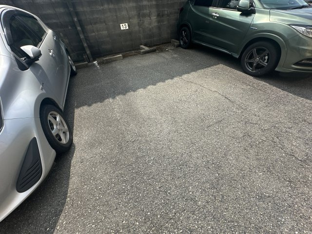 ル・マンド東延末の駐車場