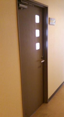 守山市守山４丁目の事務所の玄関