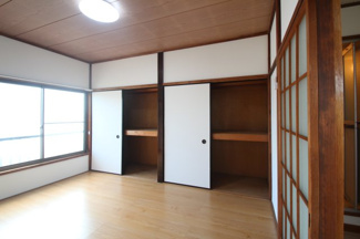 【収納】 | コーポ上殿 | 寝室にある収納です