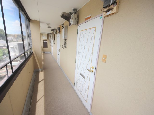 諏訪東生駒ビルのバルコニー