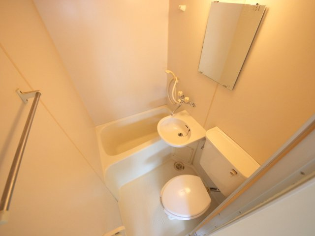 諏訪東生駒ビルの浴室