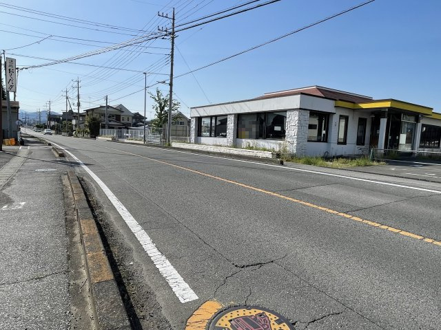 鹿沼市貝島町_事業用物件の前面道路含む現地写真|【接面道路】南西側の接道　※右側が物件です