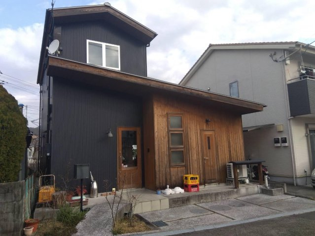 高知市水源町　店舗付き住宅の外観