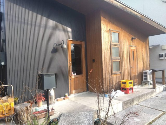 高知市水源町　店舗付き住宅の玄関