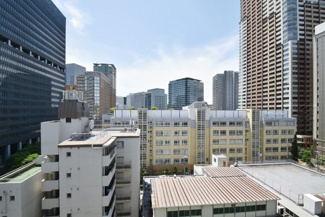 【展望】 | 眼前に広がる空の雄大さと、このお部屋の自慢の一つである「眺望」をご覧ください。毎日、この景色を独り占めできる新生活に夢が広がります。～即日のご見学可能～　お問合せはお気軽にどうぞ。
