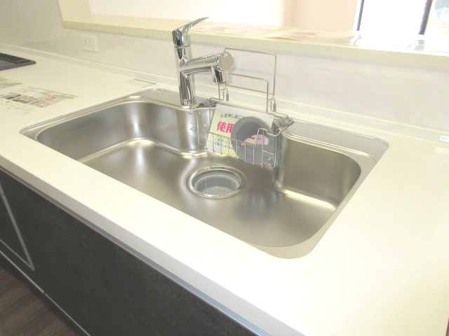 昭島市中神町２丁目　未入居住宅のキッチン|浄水器付きシンク