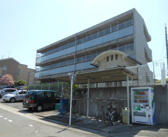 クレスト植田の外観