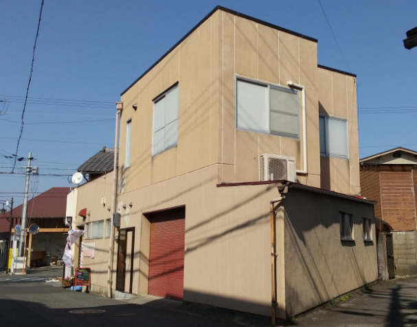 大津市昭和町の店舗一部の外観