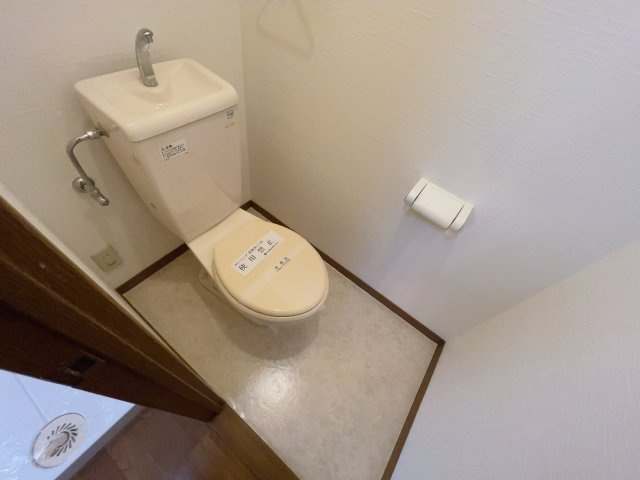 シャトル　ピーチのトイレ|別部屋反転間取りのお写真となります。